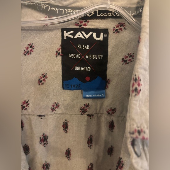 Kavu Men's Light Gray Patterned Button Down Shirt - Picture 4 of 4